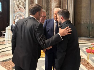 Тръмп предупредил Макрон с пет думи минути преди срещата със Зеленски на погребението на папата