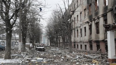 Въздушна тревога и взривове в Украйна след края на великденското примирие