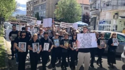 Протест под надслов &bdquo;Закъсняла реакция&ldquo; събра десетки близки на загиналите в трагедията в дискотека &bdquo;Пулс&ldquo; в Кочани
