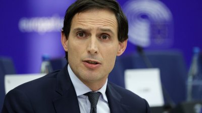 Еврокомисарят по климата Вопке Хукстра на работно посещение в България