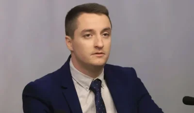 СМЯХ! Явор Божанков за пореден път смени партията! Вижте къде отиде сега
