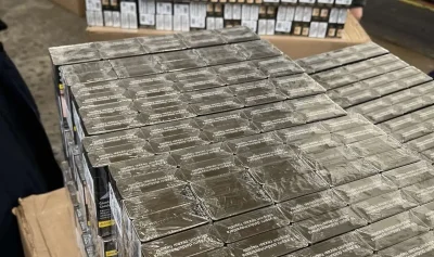 Контрабанден удар на &bdquo;Капитан Андреево&ldquo;: Задържаха цигари и стимуланти в микробус с мебели