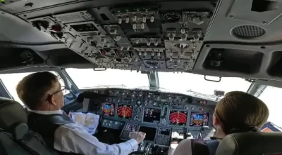 Вижте как кралят и кралицата на Тайланд сами управляват своя Boeing 737-800