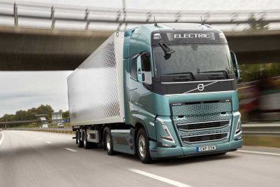 Volvo Trucks продаде над 5000 електрически камиона и затвърди лидерството си пред Tesla