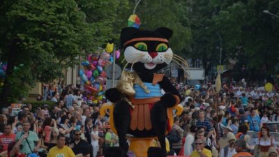 Котката без опашка пак ще разсмее България: Ето кога Габрово посреща карнавала "Петото годишно време"