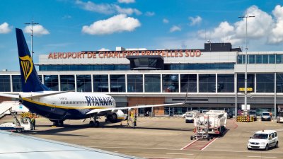 Затвориха летище Шарльороа заради съмнения за бомба