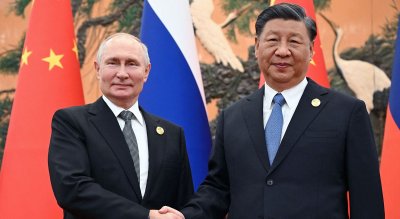 Путин и Си Дзинпин демонстрират единство в Москва: &bdquo;Рамо до рамо срещу неонацизма&ldquo;
