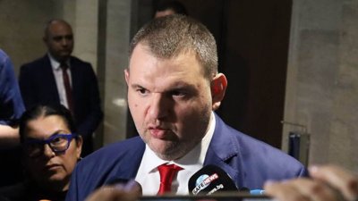 Пеевски настоява за по-строг контрол върху тротинетките
