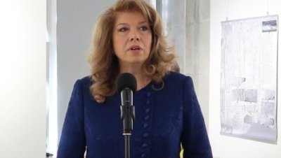 Илияна Йотова: Българските военнослужещи в Косово пазят мира в нестабилен регион