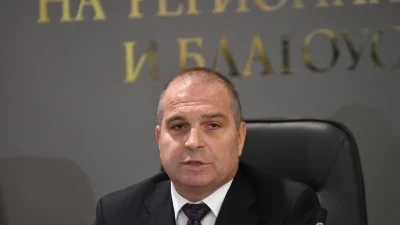 Гроздан Караджов: Има светлина в железопътния тунел