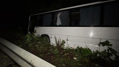 Катастрофа с автобус с военни и два тира на Прохода на Републиката