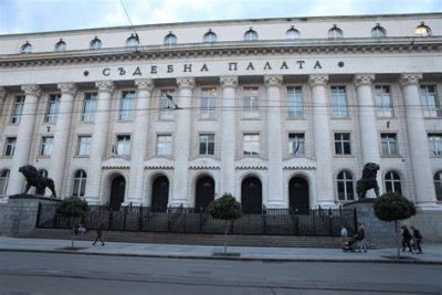 Протестна акция срещу насилието над деца в центъра на града
