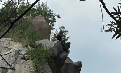 Мъж заплаши да скочи от скалите на Бунарджика в Пловдив