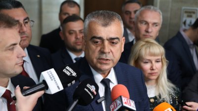  Чакъров депозира оставката си, от фракцията на Доган отричат да има обединение на ДПС