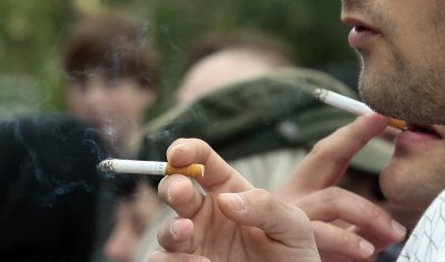 Забраната за пушене на закрити обществени места остава само за стандартните цигари