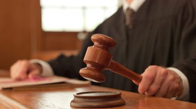 Българка, издирвана от САЩ за отвличане на дете, остава под домашен арест