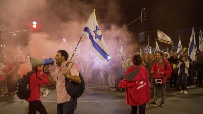 62-ма арестувани след антиправителствени протести в Тел Авив