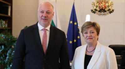 Росен Желязков и Кристалина Георгиева обсъдиха въвеждането на еврото в България