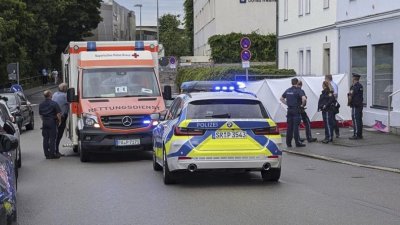 Автомобил се вряза в група хора в Пасау, полицията разследва умишленост