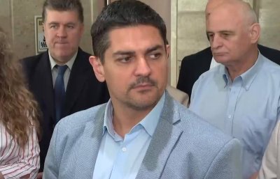 Радостин Василев: Караджов разпродава БДЖ, магистрали и летища &ndash; всичко отива в частни ръце