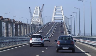 Руските власти: Движението по Кримския мост е възстановено