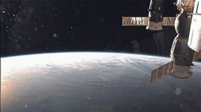 НАСА отложи мисия до МКС заради теч на въздух
