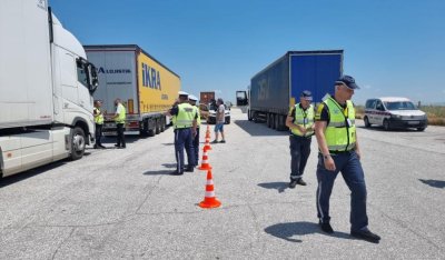 МВР проведе акция на АМ "Тракия": Над 60 камиона бяха инспектирани в посока Стара Загора