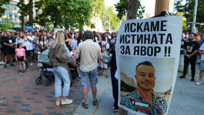 Нов протест във Варна заради смъртта на Явор Георгиев &ndash; блокират Аспаруховия мост