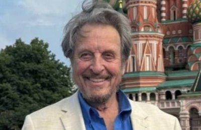 Бащата на Мъск отиде в Москва на форум организиран от Александър Дугин