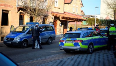Автомобил се вряза в група ученици край Кьолн