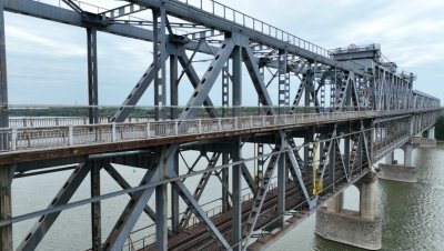 АПИ: Временно спираме движението по "Дунав мост" при Русе заради ремонт