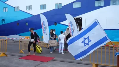 Първи кораб с над 1500 израелци пристигна в Ашдод в рамките на операция &ldquo;Безопасно завръщане&rdquo; (ВИДЕО)
