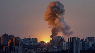 Удар над Киевска област: Загинала жена и пламнали сгради