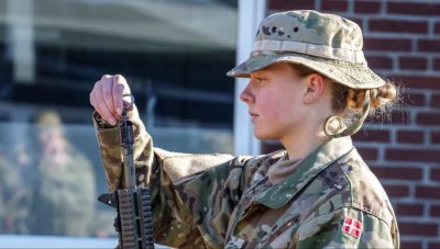 Дания разширява задължителната военна служба, включвайки и жените