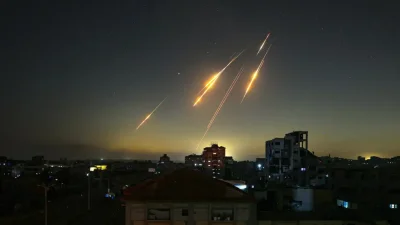 Израелската армия прихваща нова ракетна атака от Иран, населението в центъра на страната е в убежища