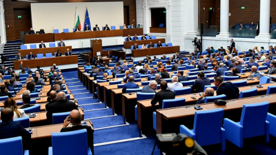Парламентът търси изход от кризата в здравеопазването &ndash; общ законопроект за заплатите до края на месеца
