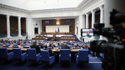 Парламентът единодушно прие промени за използването на дефибрилатори от граждани