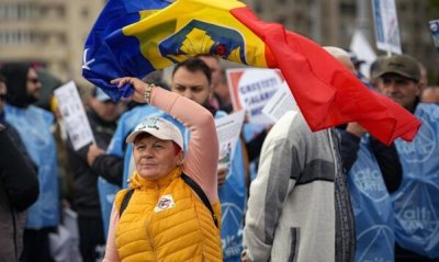 Протест в Букурещ: Държавни служители срещу орязване на бонуси