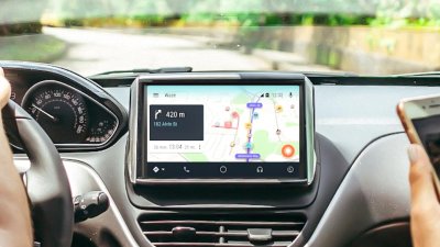Waze представи нови функции за безопасност: Предупреждения за училищни зони и легнали полицаи