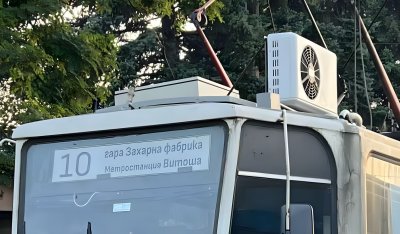 Скъпи климатици в старите трамваи на София предизвикват обществен спор (СНИМКИ)