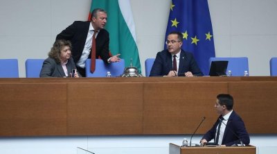Конфликт в НС между депутати от ПП-ДБ и Цончо Ганев провали днешното заседание