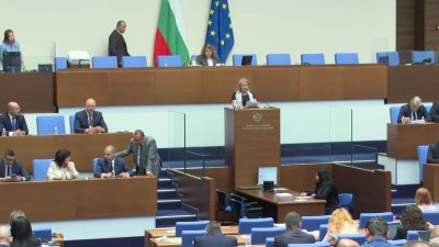 Вотът на недоверие срещу кабинета &bdquo;Желязков&ldquo; не мина (ВИДЕО)