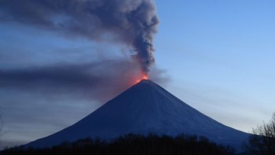 Вулканът Ключевской изригна след земетресението в Камчатка