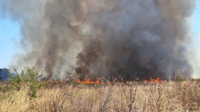 Пожар избухна в Свиленград &ndash; унищожена е стопанска постройка