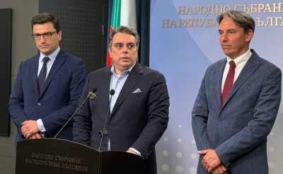 Асен Василев: Младите лекари остават с унизително ниски заплати, докато парламентът се готви за ваканция (ВИДЕО)
