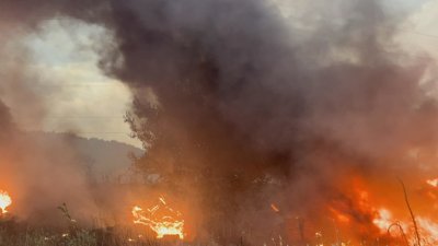 Продължава битката с пожара в района на Струмяни