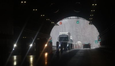 Катастрофа в тунел &bdquo;Витиня&ldquo; по магистрала &bdquo;Хемус&ldquo; образува големи колони