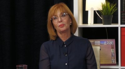 Ченалова: Вместо да заседава заради пожарите, правителството урежда почивки на украински деца