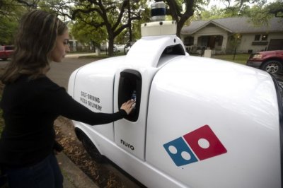 Вериги Domino&rsquo;s пуснаха робот за доставка (ВИДЕО)