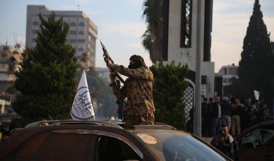 Насилие, политика и бизнес: Какво се крие зад военните операции в Сирия?